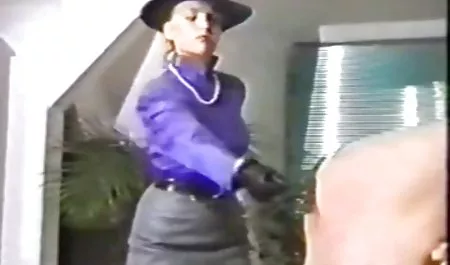 زن را برای داستان سكسي كس و كير رابطه جنسی آماده می کند