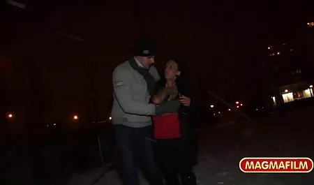 مارینا مشاعره پول را نشان عکس حشری و سکسی داد و خرچنگ ها را داخل توالت گذاشت