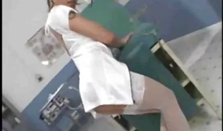 سامانتا شورت مشکی خود تصاویر سکس حرکتی را از بیدمشک ظریفش دور می کند
