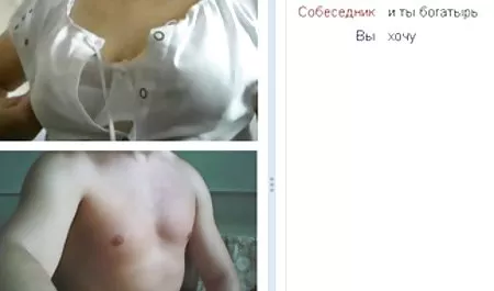 این زن با لباس زیر عکس سکسی فامیل توری لباس پوشید و روی عضو نشست