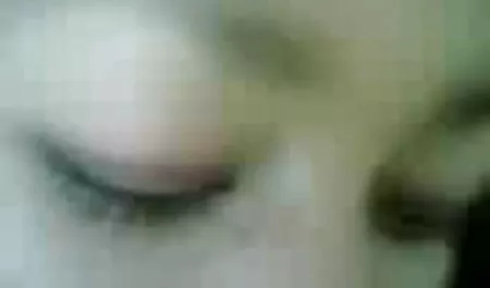 لیس با جوانان کوچک به آرامی به آشپزخانه عکس های سکسی و شهوانی می رود