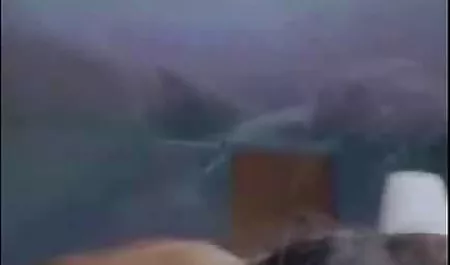 یک فیلم و عکس سوپر سکس هواپیمای بدون سرنشین پرواز با دوربین یک زوج را که در رابطه جنسی در سقف یک ساختمان بلند قرار داشتند ضبط کرد