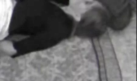 دختر دانلود فیلم سکس برادر و خواهر خندان برهنه می کند