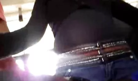 روسپی فاقد شورت در عكس سكس خشن مسیر حرکت می کند